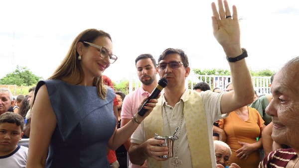 Mais Transformação: Prefeita de Bom Jesus, Denise Bayma entrega Escola João Braúna no Distrito São José Img5 600x400 - Mais Transformação: Prefeita de Bom Jesus, Denise Bayma entrega Escola João Braúna no Distrito São José