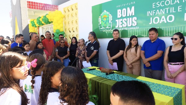 Mais Transformação: Prefeita de Bom Jesus, Denise Bayma entrega Escola João Braúna no Distrito São José Img9 600x400 - Mais Transformação: Prefeita de Bom Jesus, Denise Bayma entrega Escola João Braúna no Distrito São José