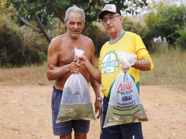 Parceria entre Prefeitura e Sedap-PB realiza distribuição de alevinos e fomenta a piscicultura em Bom Jesus