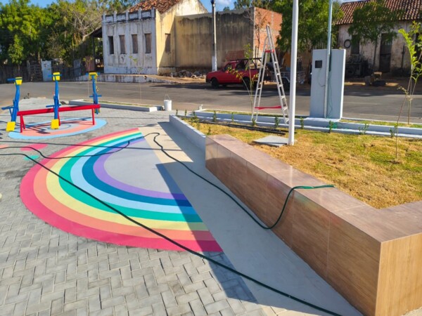 Praça Sebastião Bandeira de Melo passa por reforma e, com tons de modernidade, será inaugurada na p [...]